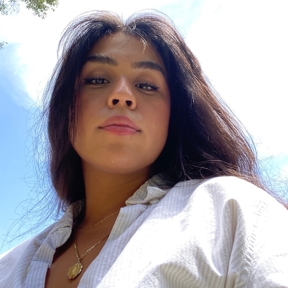 Meet your Posher, Yeseyesenia